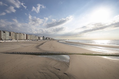 étendue de plage de sable de Blankenberge